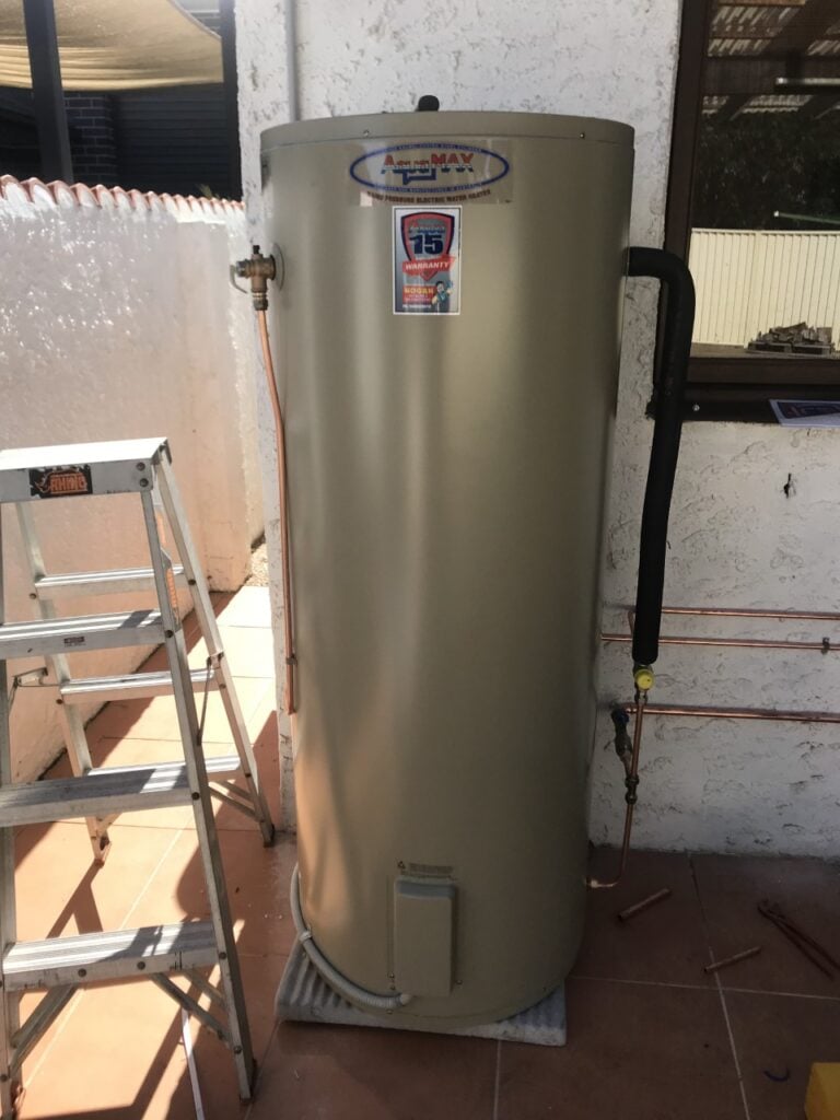 Aquamax 315 litre electric hot water system