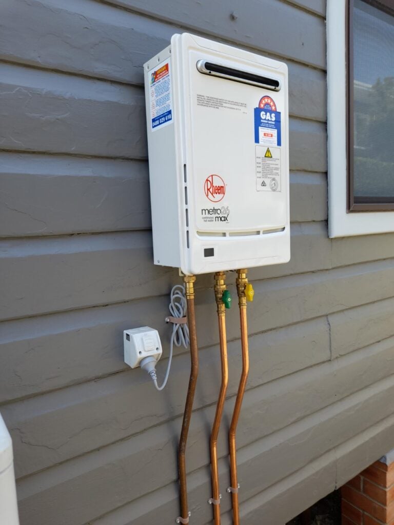 Rheem Metro 26 Max high efficiency continuous flow gas hot water system installed outside a residential home in Newcastle, NSW