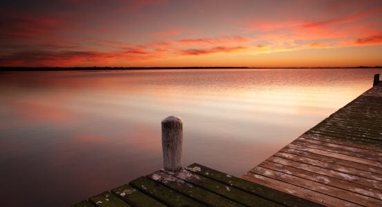 A wooden jetty corner with a single mooring